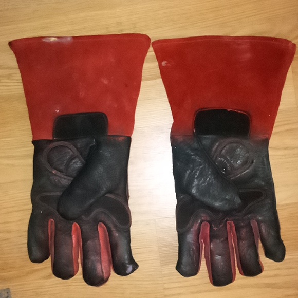 Lincoln Electric Premium Leather Welding Gloves One Size (USED) - Picture 2 of 6